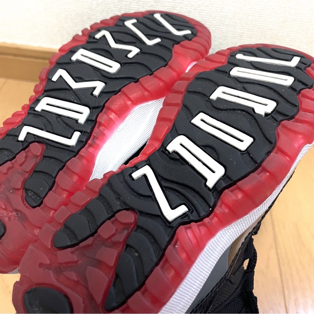 NIKE(ナイキ)のNIKE AIR JORDAN 11 RETRO BRED 16.5cm キッズ/ベビー/マタニティのキッズ靴/シューズ(15cm~)(スニーカー)の商品写真