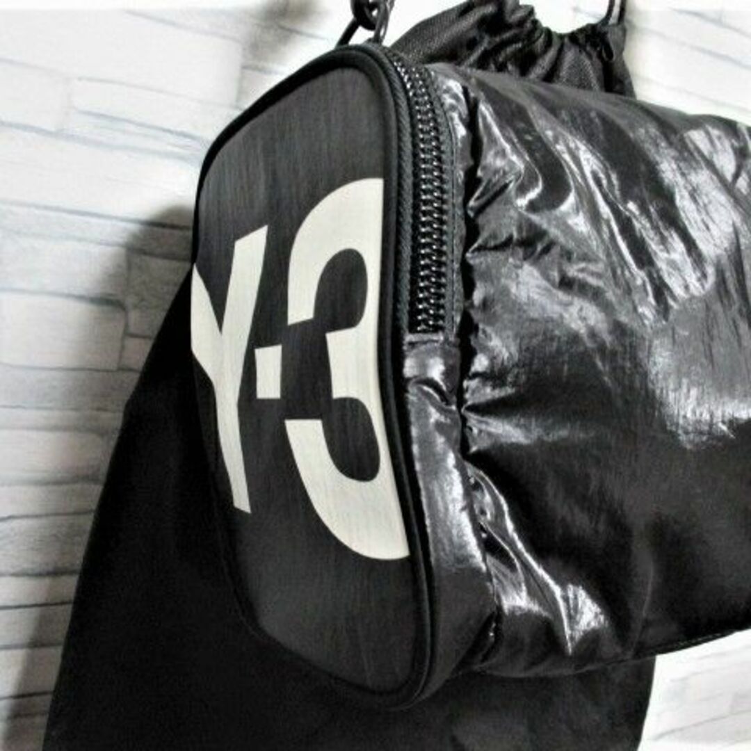 Y-3(ワイスリー)の☆Y-3 ワイスリー ロゴ ショルダーバッグ ドラムバッグ ボストンバッグ☆新品 メンズのバッグ(ショルダーバッグ)の商品写真