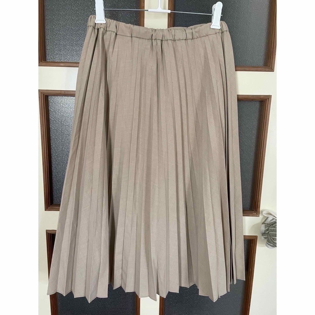 UNIQLO(ユニクロ)のベージュのプリーツスカート キッズ/ベビー/マタニティのキッズ服女の子用(90cm~)(スカート)の商品写真