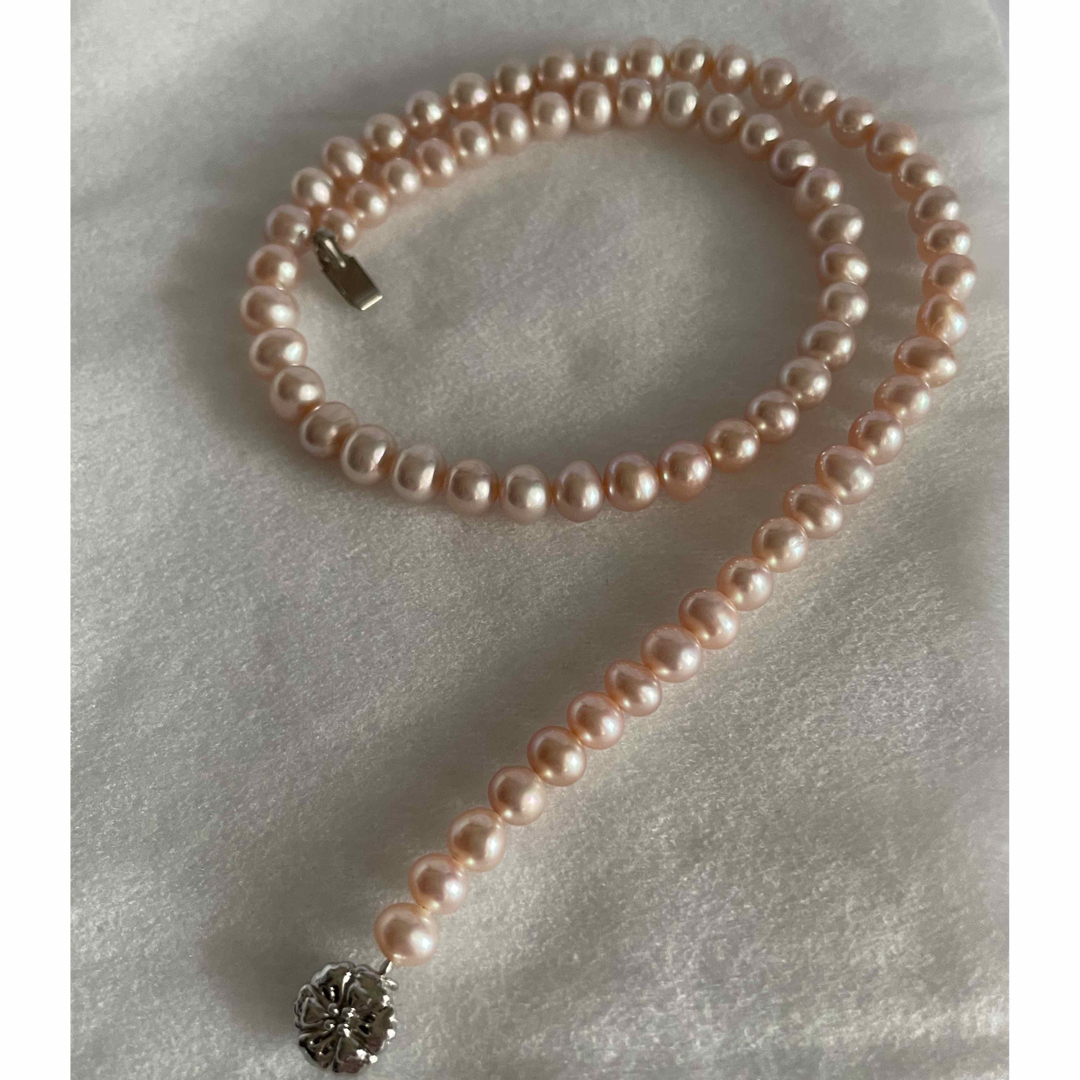 本真珠ネックレス　　pink グラデーション レディースのアクセサリー(ネックレス)の商品写真