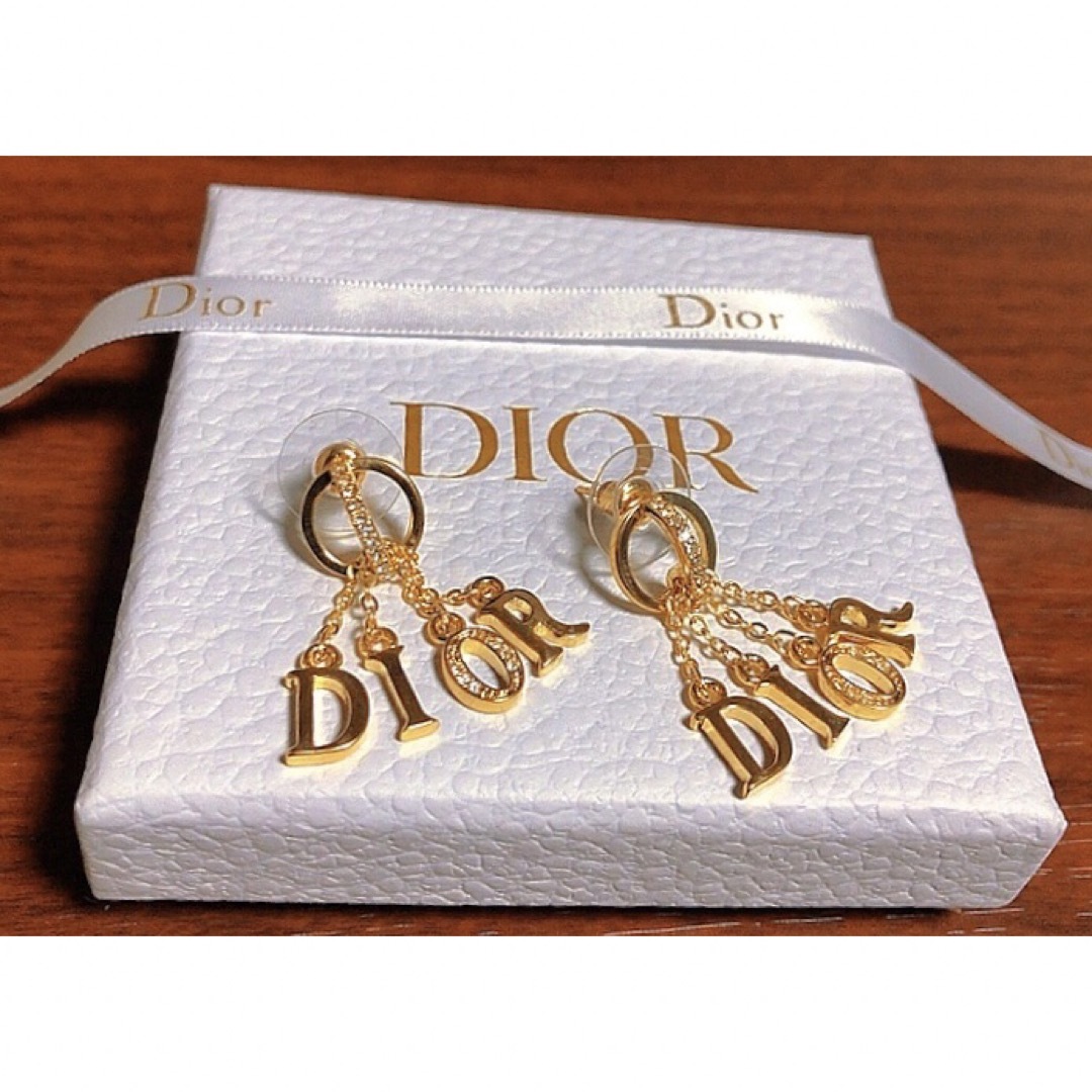 Dior キラキラロゴピアス