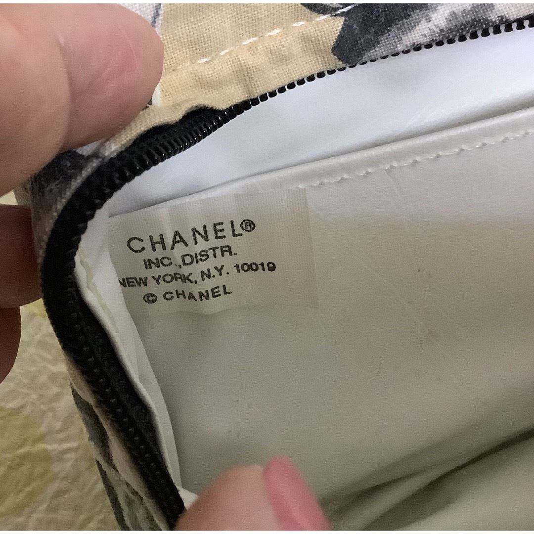CHANEL(シャネル)のCHANEL シャネル　カメリアポーチ　ノベルティ レディースのファッション小物(ポーチ)の商品写真
