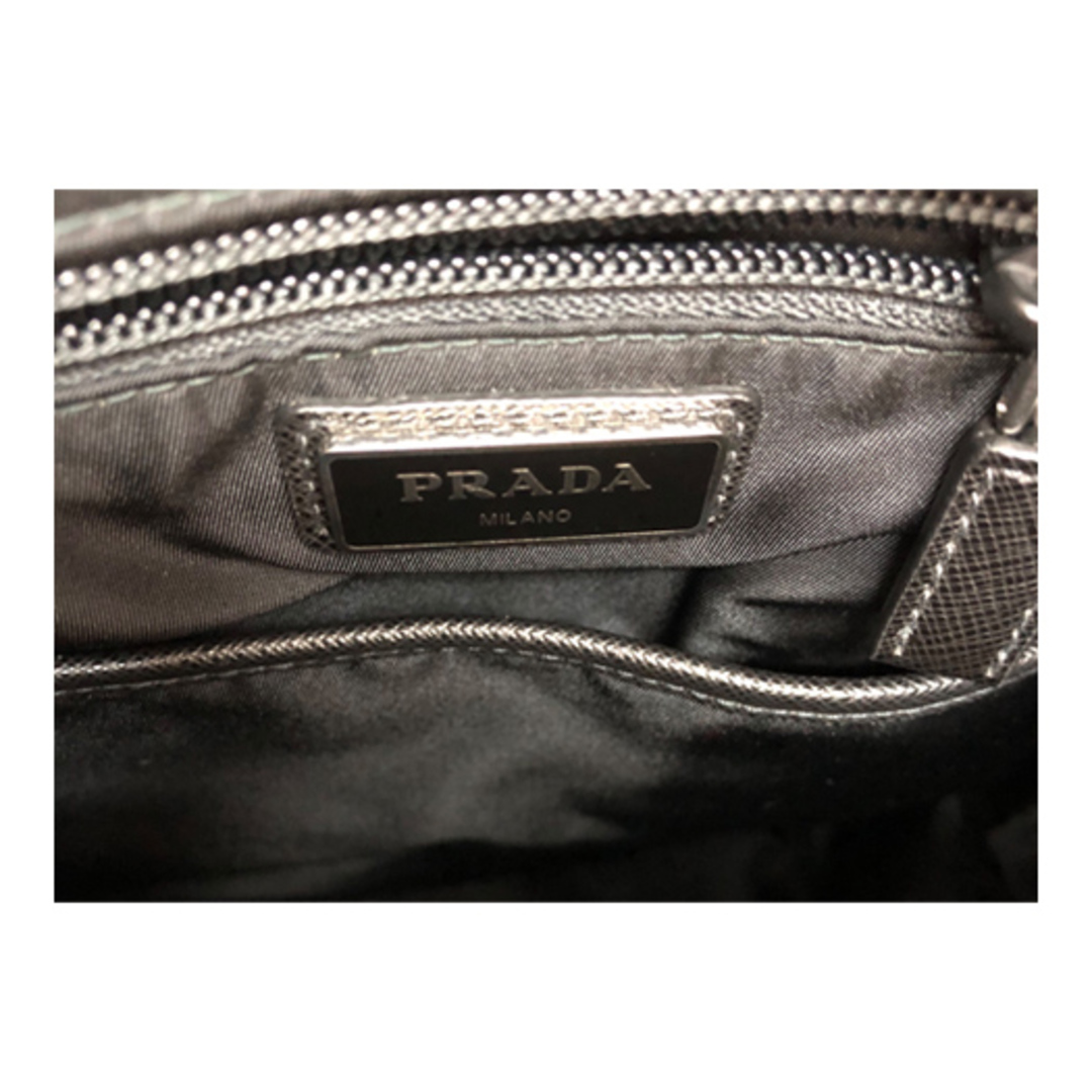 PRADA(プラダ)のプラダ ナイロン バックパック ロゴ入り ナイロン サフィアノ ブラック 2VZ135 PRADA 横浜BLANC メンズのバッグ(バッグパック/リュック)の商品写真