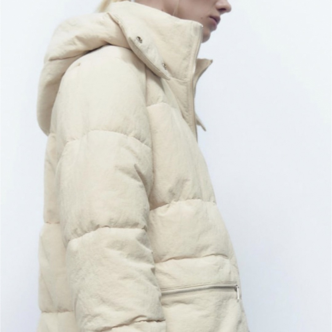 ZARA(ザラ)のZARA パフジャケット　コート　アイボリー レディースのジャケット/アウター(ダウンジャケット)の商品写真