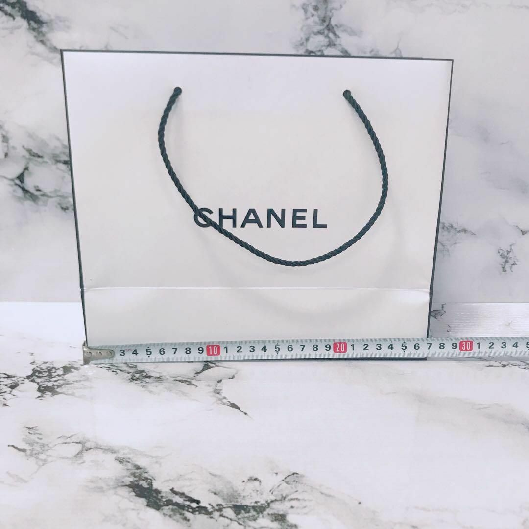 CHANEL(シャネル)のシャネル　CHANEL　ショッパー　紙袋　中サイズ コスメ/美容のコスメ/美容 その他(その他)の商品写真