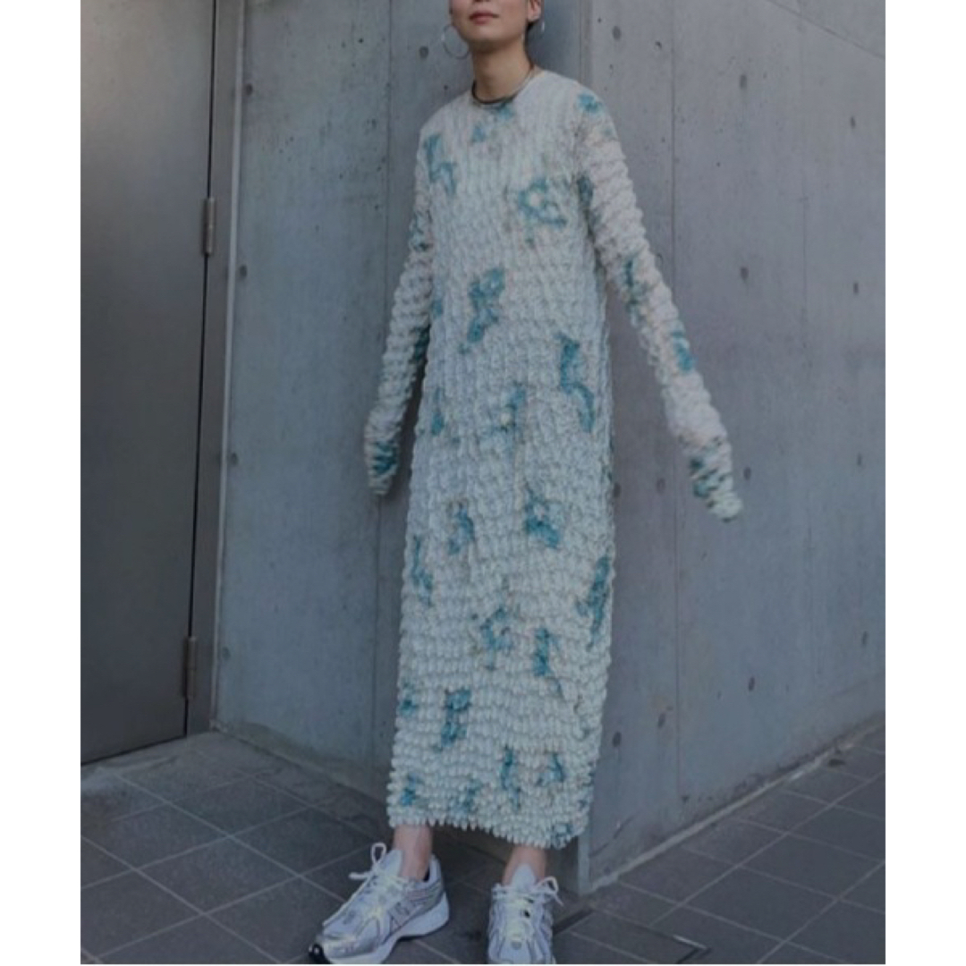 Ameri VINTAGE(アメリヴィンテージ)のNEON FLOWER I LINE DRESS レディースのワンピース(ロングワンピース/マキシワンピース)の商品写真