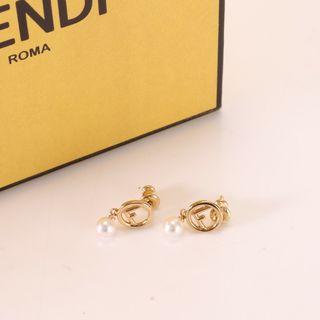 フェンディ ピアス（パール）の通販 20点 | FENDIのレディースを買う