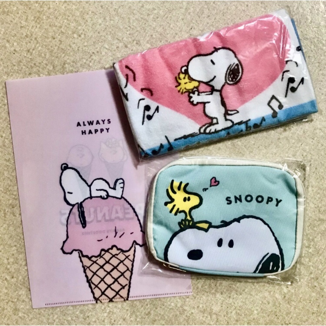 SNOOPY(スヌーピー)のSNOOPY🐾マルチケース🐾ロングタオル🐾クリアファイル🐾3点セット エンタメ/ホビーのおもちゃ/ぬいぐるみ(キャラクターグッズ)の商品写真