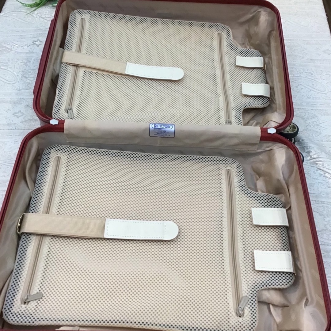 RIMOWA(リモワ)の💓　RIMOWA リモワ　サルサデラックス　ハイブリッド　4輪　レッド レディースのバッグ(スーツケース/キャリーバッグ)の商品写真