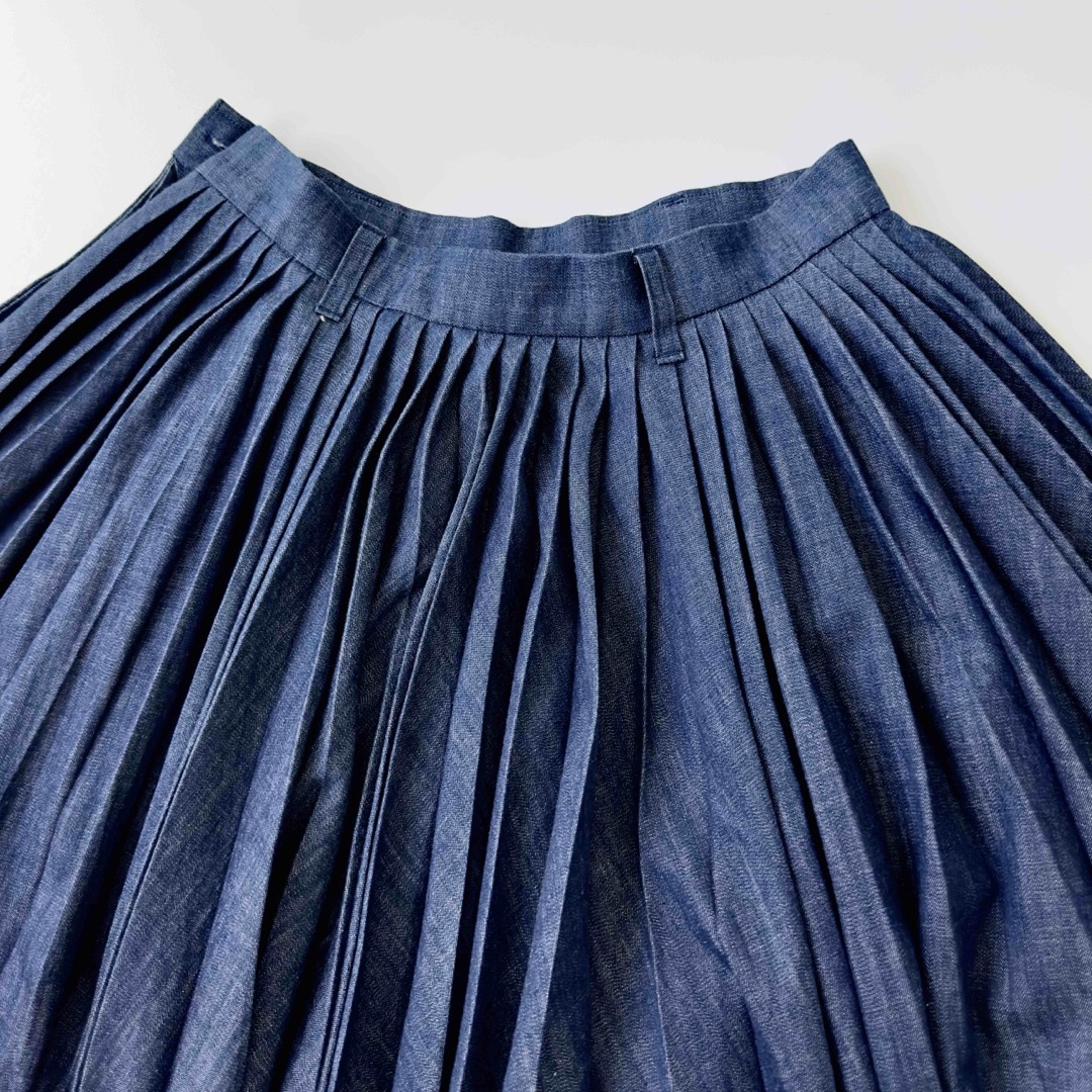 45rpm(フォーティーファイブアールピーエム)の極美品 カタログ掲載 45R モンプチデニムプリーツスカート 2 インディゴ レディースのスカート(ひざ丈スカート)の商品写真