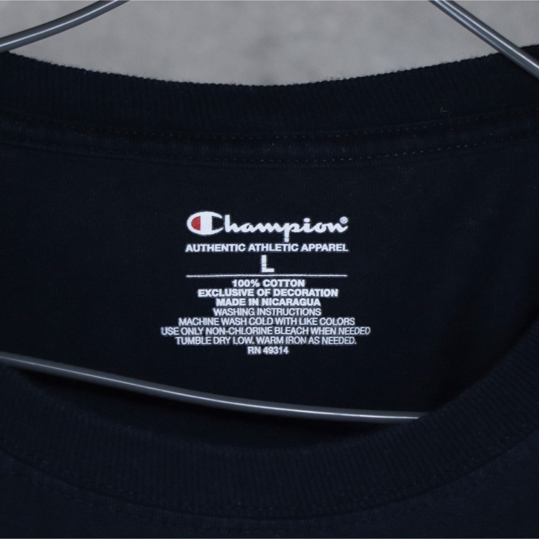 Champion(チャンピオン)の良品✳︎送料込【Champion】刺繍ロゴ付き　Tシャツ　半袖　ネイビー メンズのトップス(Tシャツ/カットソー(半袖/袖なし))の商品写真