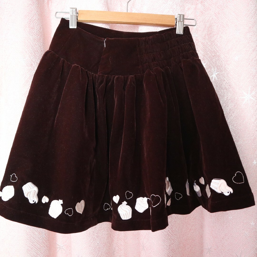 Ank Rouge(アンクルージュ)のAnk Rouge ベロア刺繍スカート レディースのスカート(ミニスカート)の商品写真