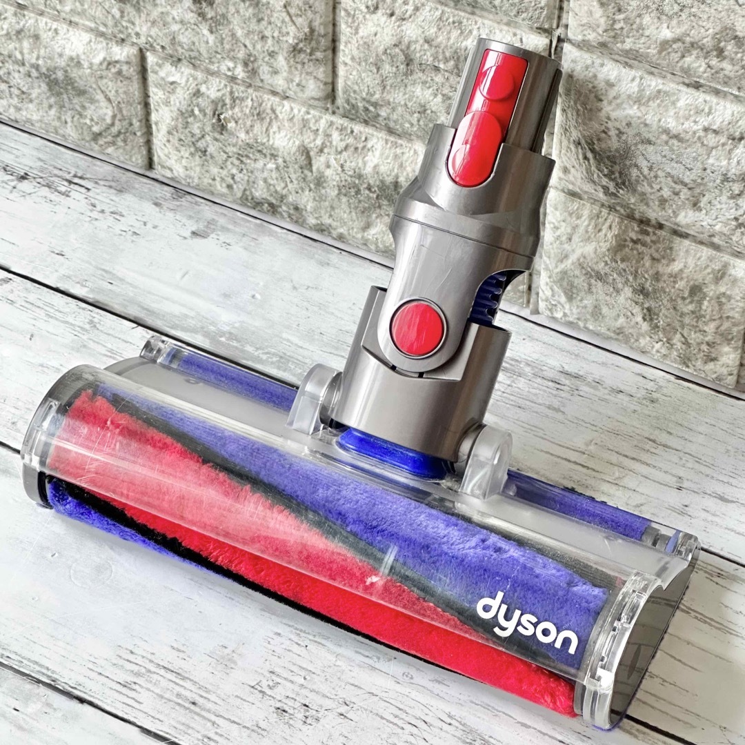 Dyson - Dyson V8 fluffy ハンディクリーナー スタンド付きの通販 by