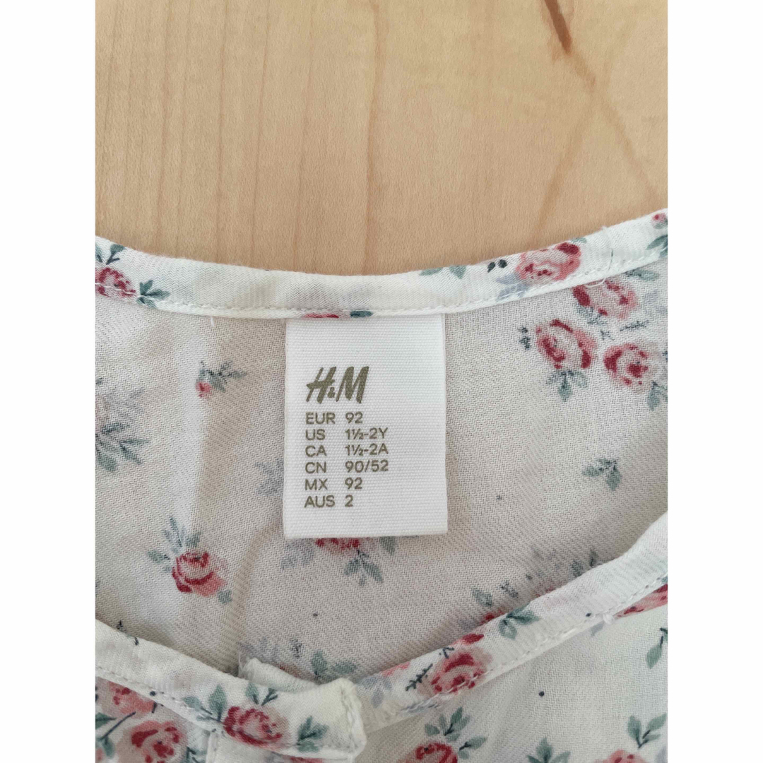 H&M(エイチアンドエム)の子供服　ブラウス　花柄 キッズ/ベビー/マタニティのキッズ服女の子用(90cm~)(ブラウス)の商品写真