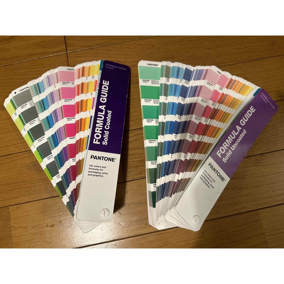 PANTONE - PANTONE PLUS 色見本 パントン フォーミュラガイド2冊組全