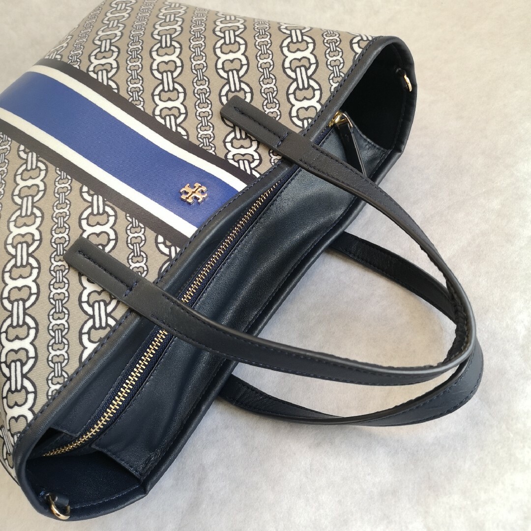 Tory Burch(トリーバーチ)の美品☆トリーバーチ トートバッグ ジェミニリンク PVC A4収納◎ 2way レディースのバッグ(ショルダーバッグ)の商品写真