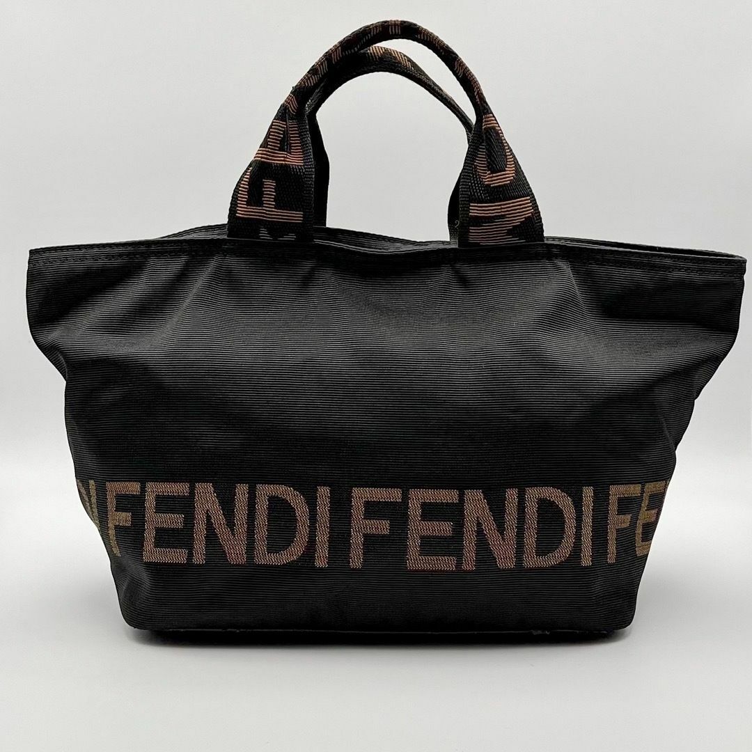 FENDI(フェンディ)のフェンディ　バッグ　ナイロンミニトートバッグ　FENDIロゴ　ブラック　黒　軽量 レディースのバッグ(トートバッグ)の商品写真