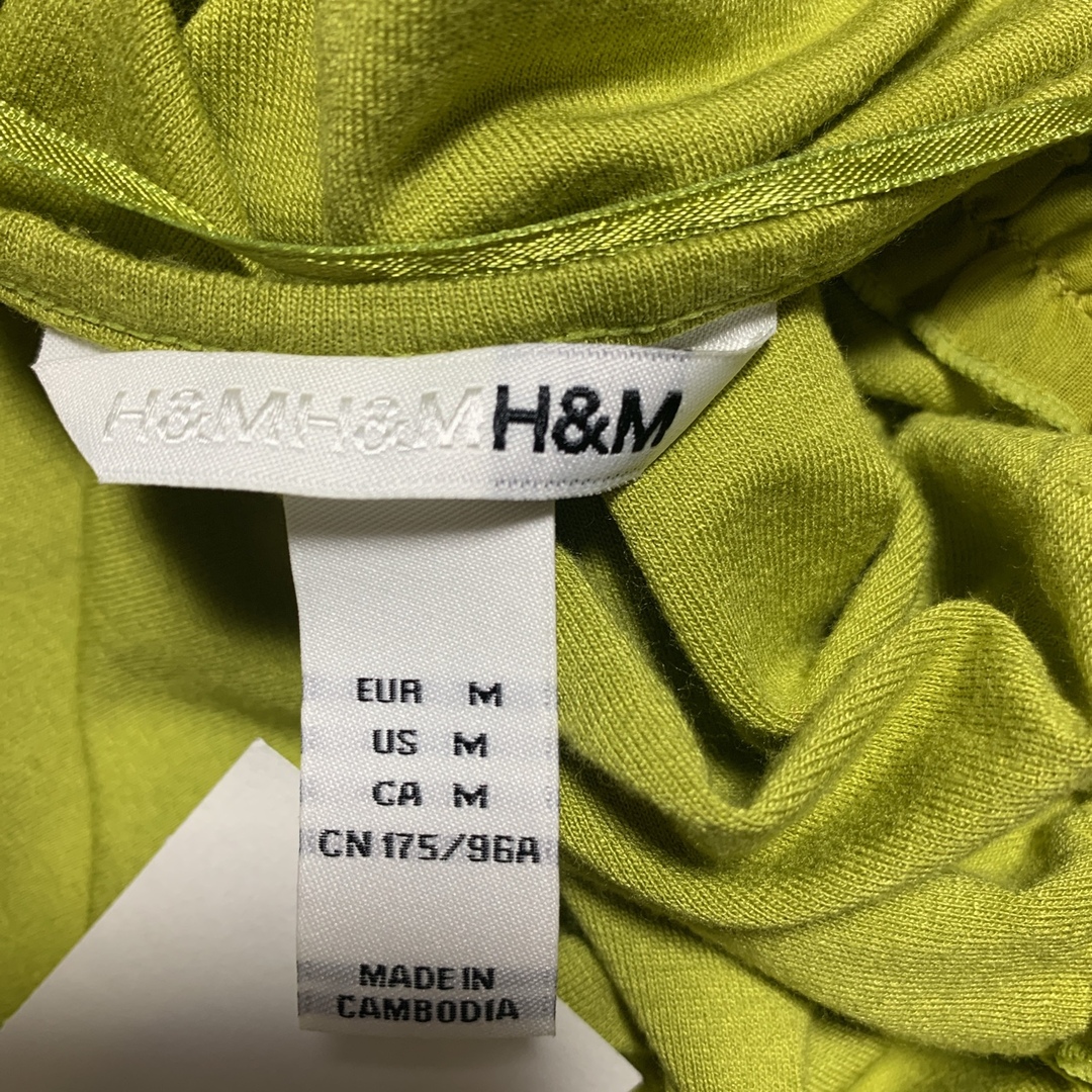 H&M(エイチアンドエム)の新品　H&M  涼しげレース　フリル付き　カットソー　Tシャツ　グリーン系　Ｍ レディースのトップス(カットソー(半袖/袖なし))の商品写真