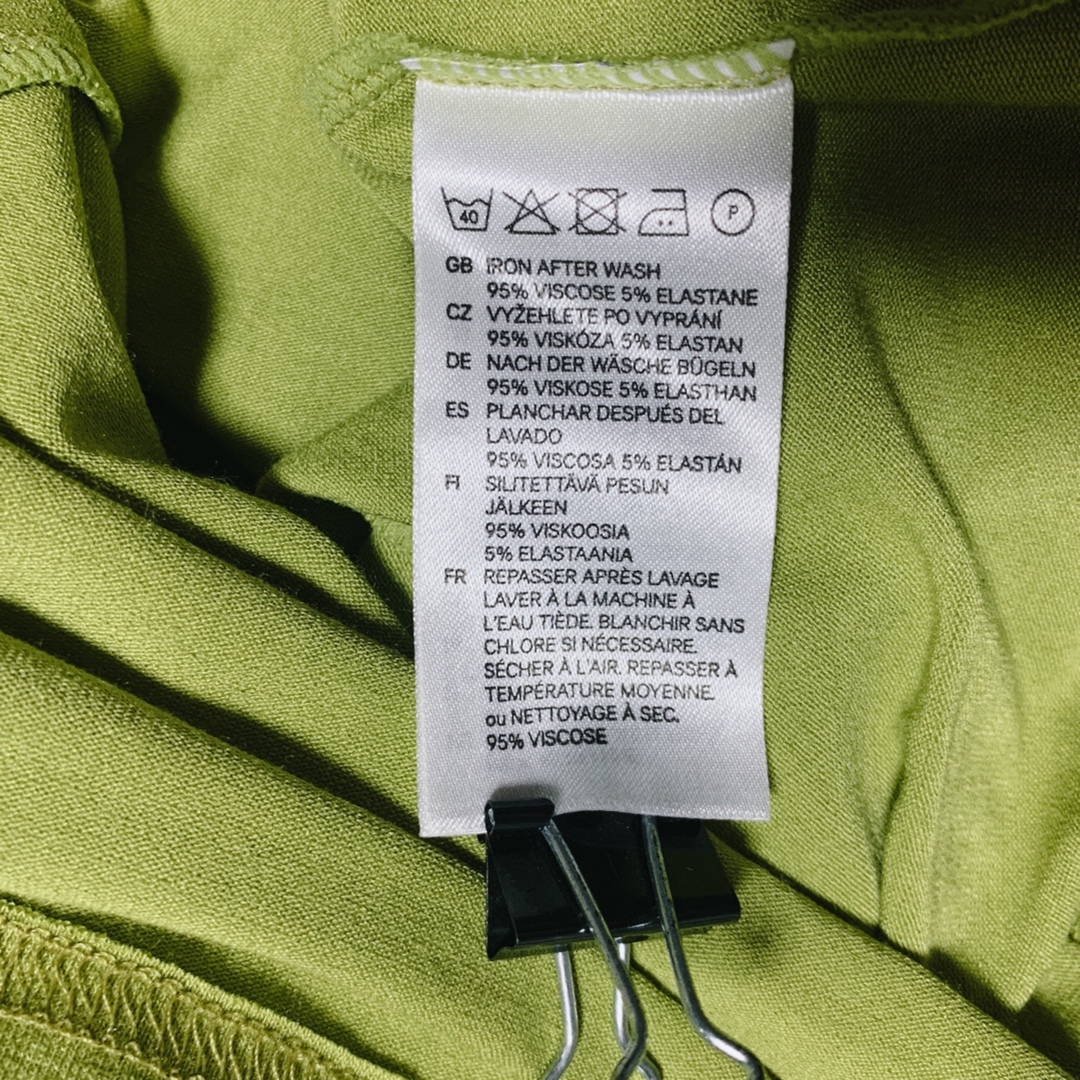 H&M(エイチアンドエム)の新品　H&M  涼しげレース　フリル付き　カットソー　Tシャツ　グリーン系　Ｍ レディースのトップス(カットソー(半袖/袖なし))の商品写真