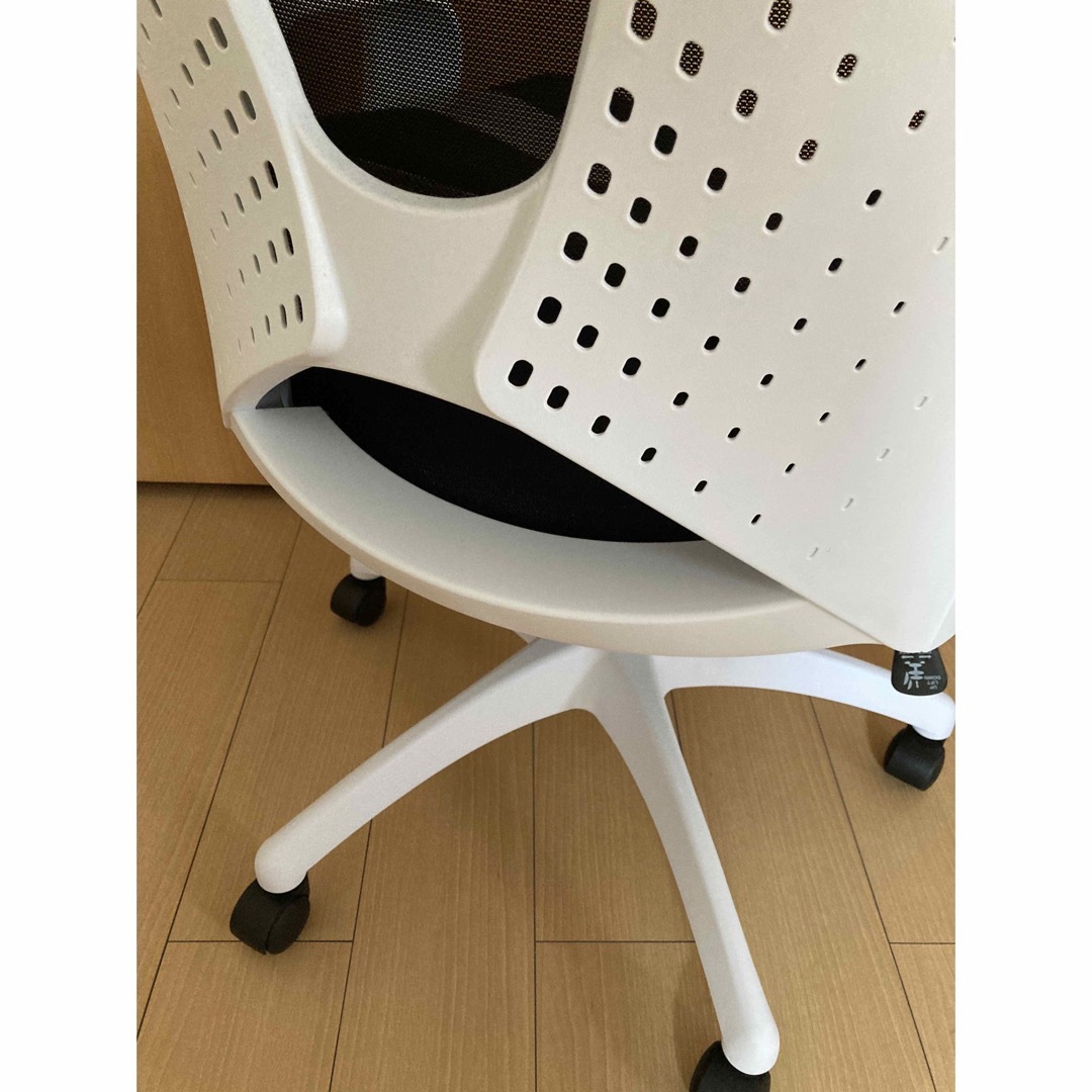 ニトリ オフィスチェア イス 椅子 ワークチェア 白 黒 ホワイト
