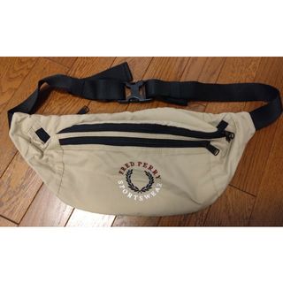 フレッドペリー FRED PERRY ショルダーバッグ ボディーバッグ