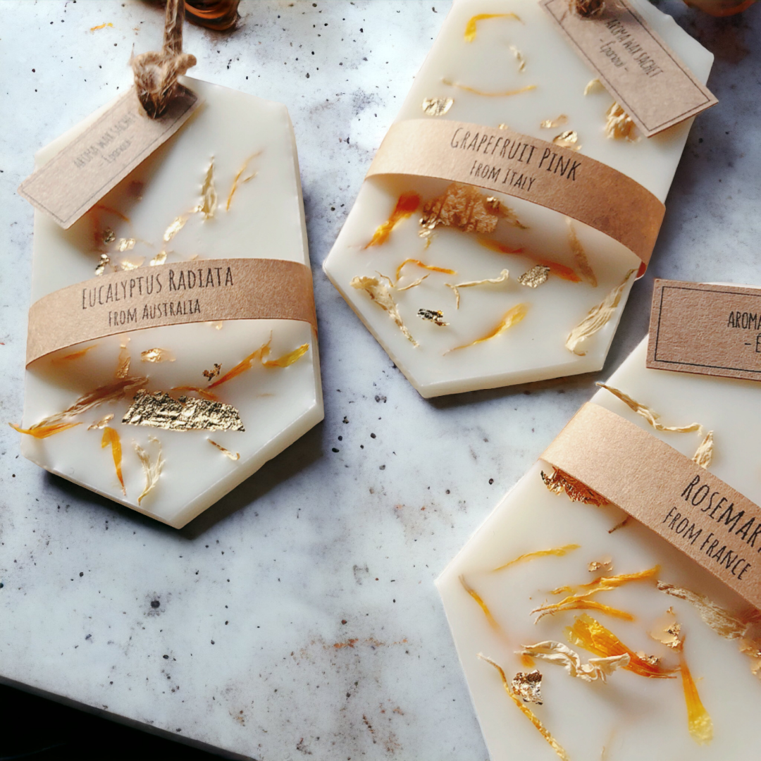 香りが選べるアロマワックスサシェ＊orange×gold ハンドメイドのインテリア/家具(アロマ/キャンドル)の商品写真