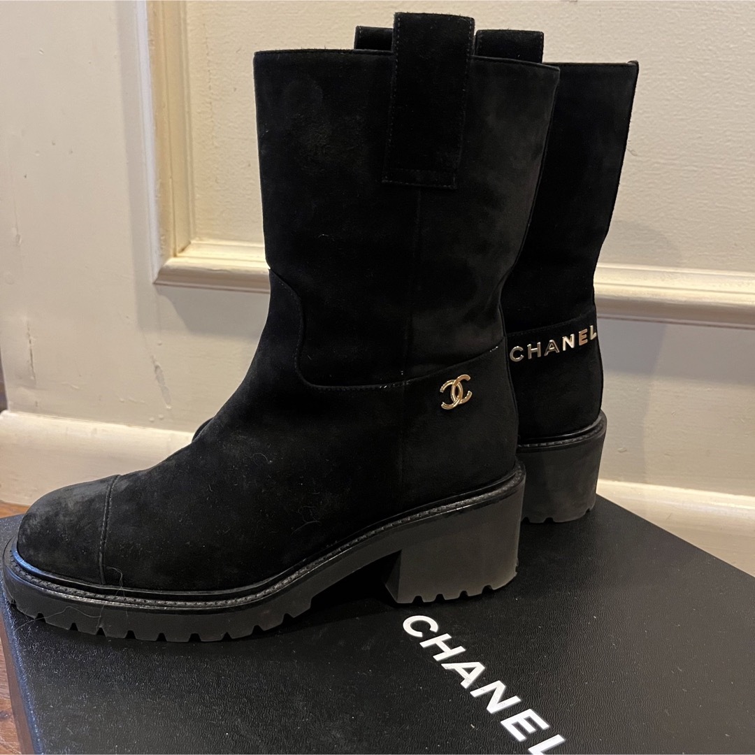 CHANEL シャネル　黒スエードブーツ