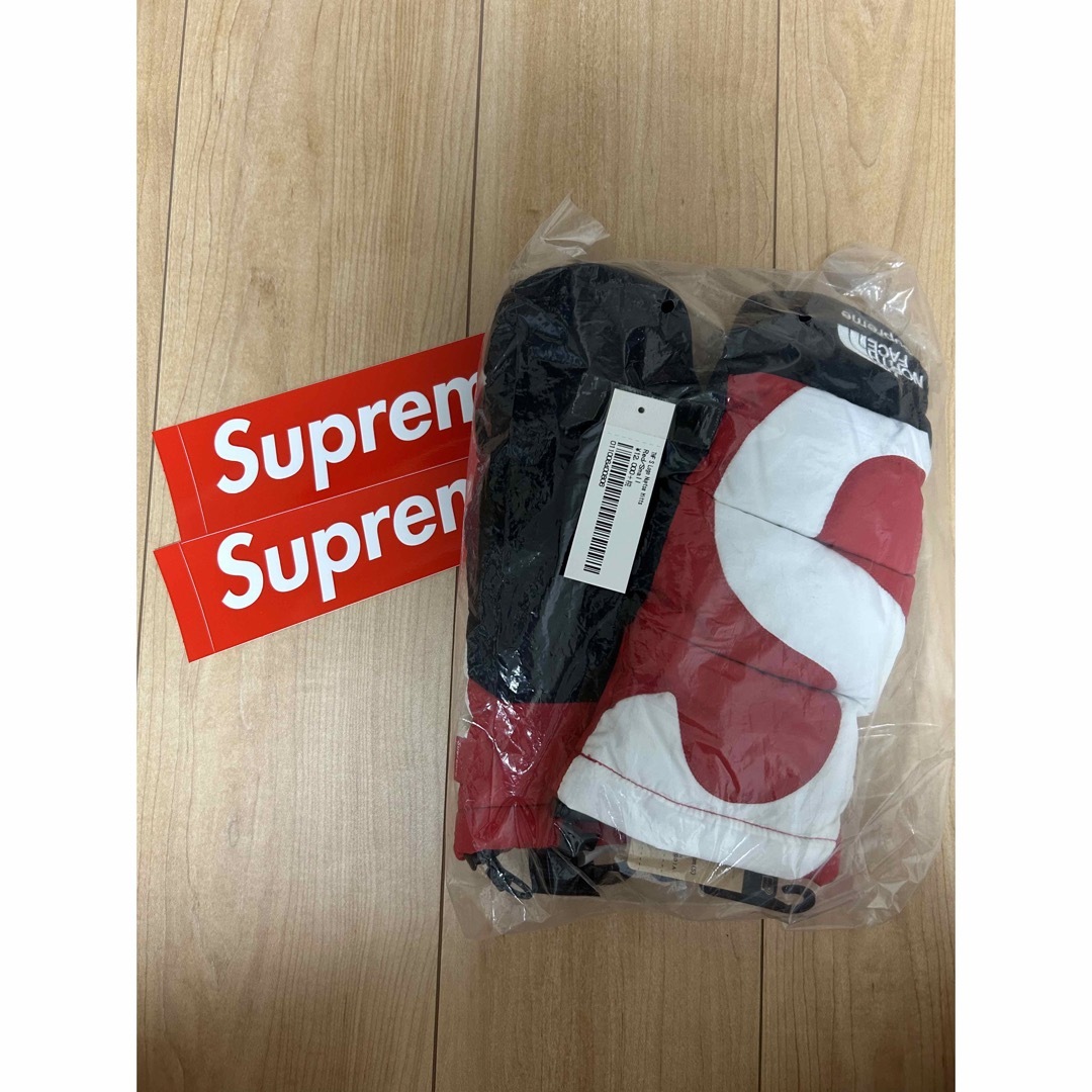 Supreme(シュプリーム)のsupreme The North Face S Logo Mitts Red メンズのファッション小物(手袋)の商品写真