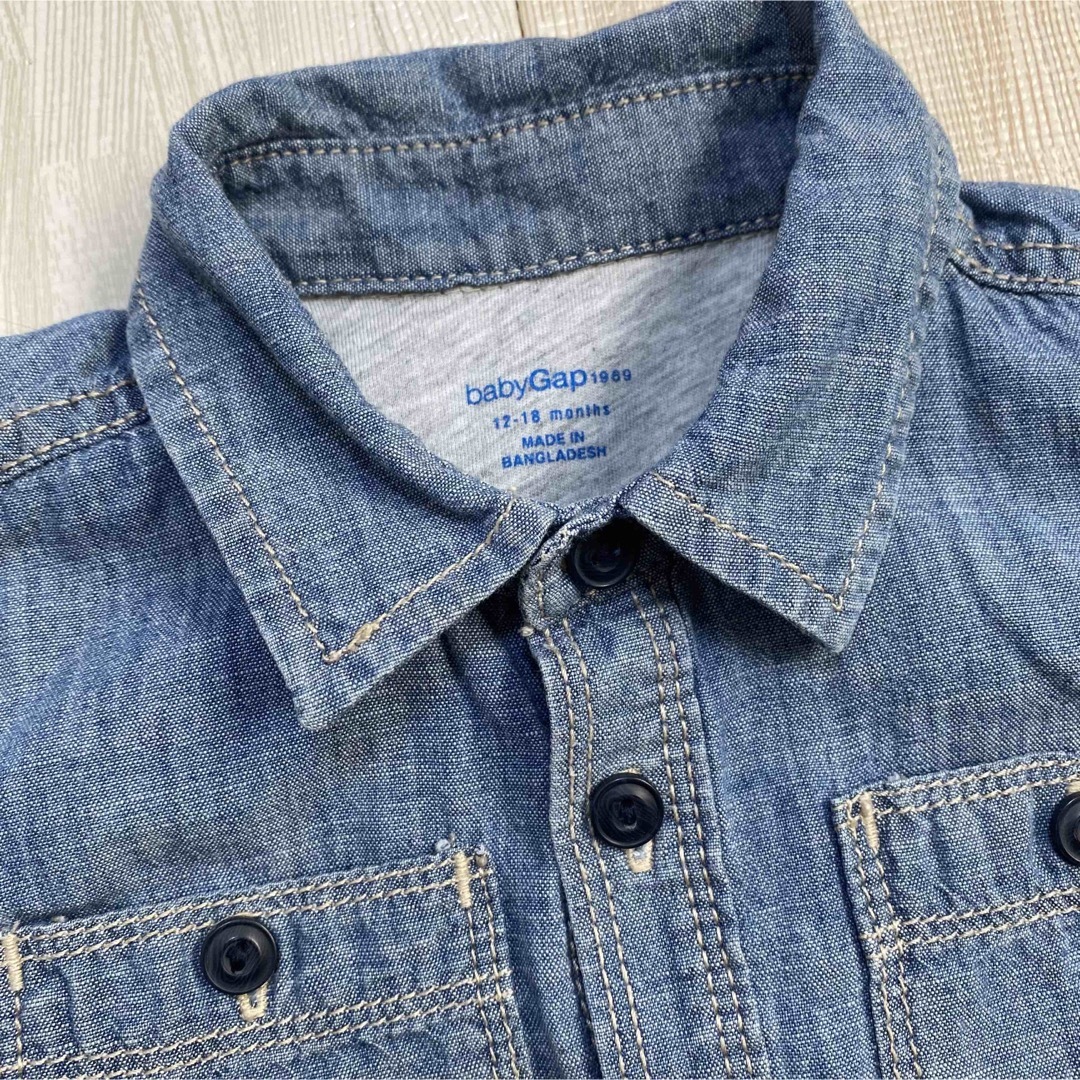 babyGAP(ベビーギャップ)のデニムシャツ キッズ/ベビー/マタニティのベビー服(~85cm)(シャツ/カットソー)の商品写真