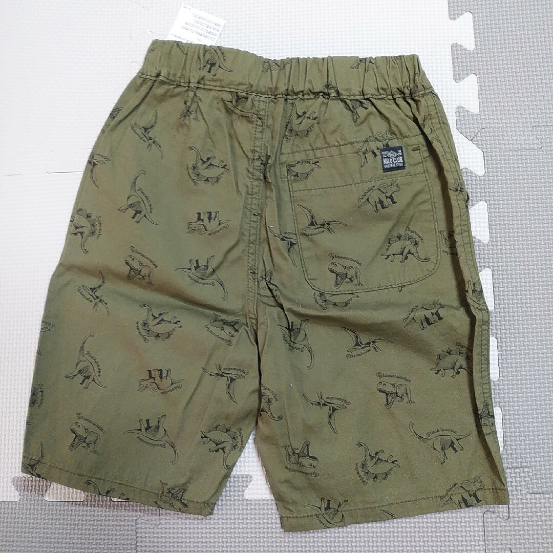 新品・未使用　男の子　短パン　ハーフパンツ　恐竜　120㎝　カーキ キッズ/ベビー/マタニティのキッズ服男の子用(90cm~)(パンツ/スパッツ)の商品写真