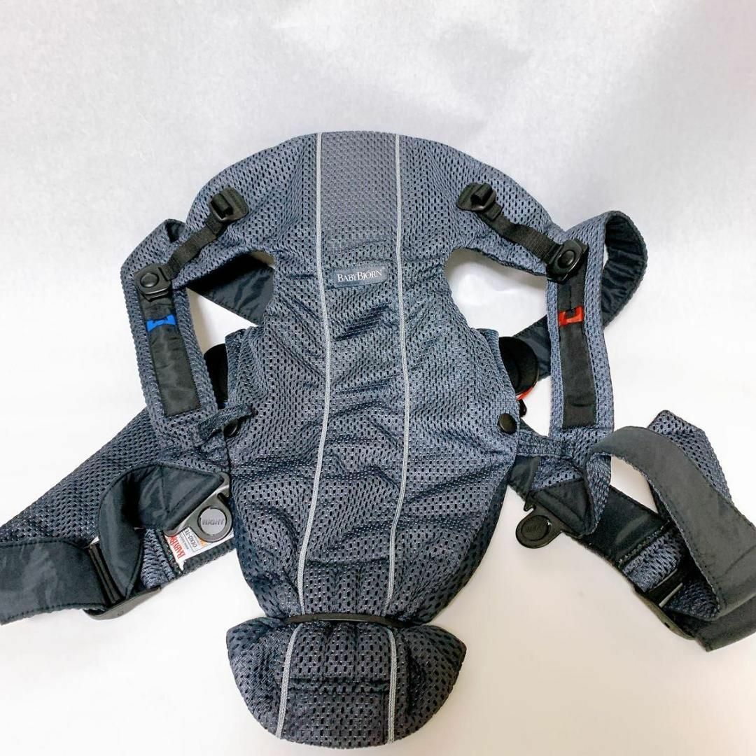 BABYBJORN(ベビービョルン)のbabybjorn ベビービョルン　ベビーキャリア MINI Air メッシュ キッズ/ベビー/マタニティの外出/移動用品(その他)の商品写真