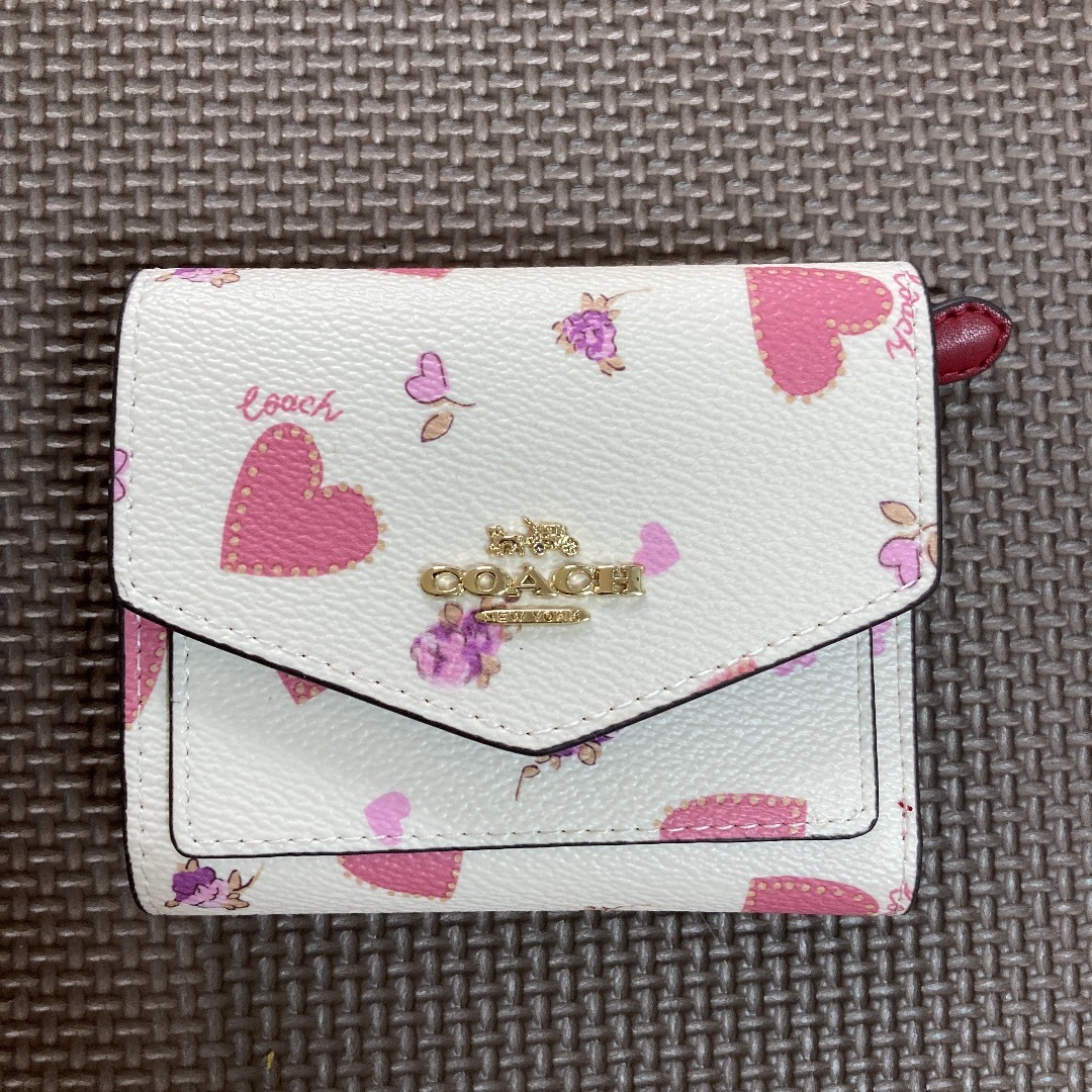 COACH 【新品】coach付属品付き三つ折り財布ハートアイボリーの通販 by あさがお|コーチならラクマ coach付属品付き三つ折り財布ハートアイボリー