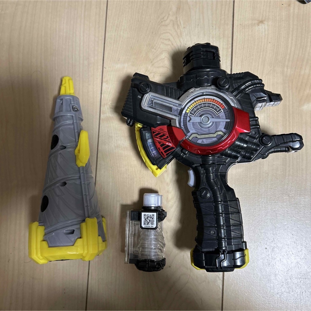 BANDAI(バンダイ)の仮面ライダービルド　回転剣銃DXドリルクラッシャー エンタメ/ホビーのおもちゃ/ぬいぐるみ(キャラクターグッズ)の商品写真