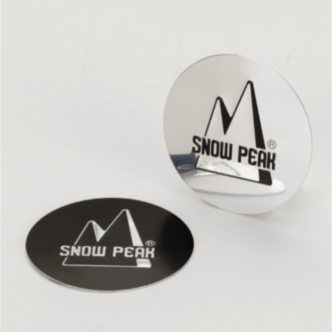 Snow Peak(スノーピーク)のスノーピーク　メタルロゴステッカー　雪峰祭 スポーツ/アウトドアのアウトドア(その他)の商品写真