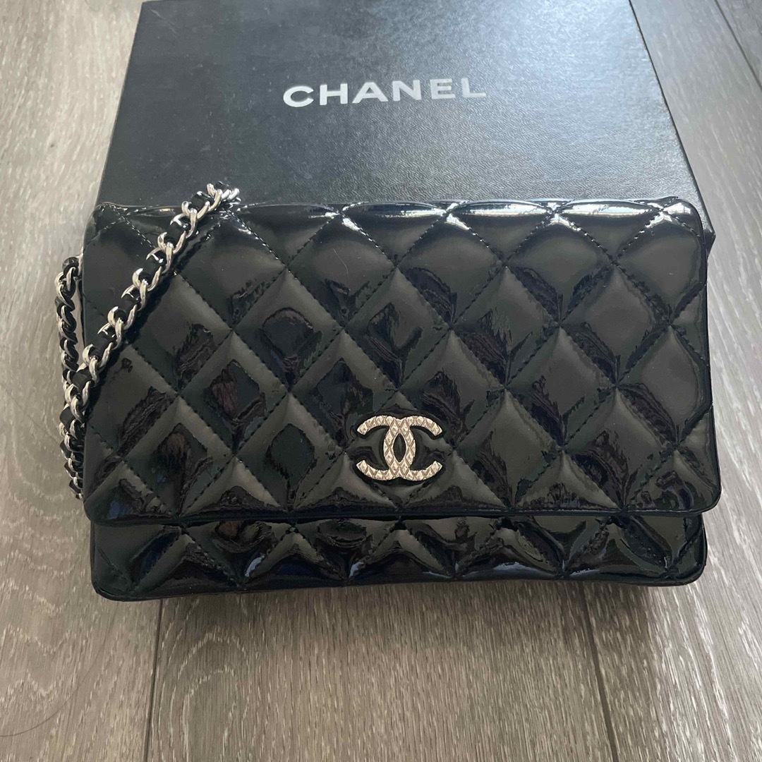 CHANEL(シャネル)の正規店購入🌸CHANEL🌸チェーンウォレット☆パテント☆美品 レディースのバッグ(ショルダーバッグ)の商品写真