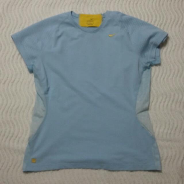 NIKE(ナイキ)のNIKE 水色ランニングTシャツ レディースのトップス(Tシャツ(半袖/袖なし))の商品写真