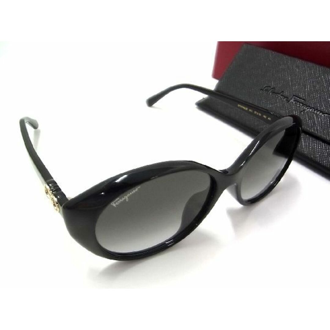 ■新品■未使用■ Salvatore Ferragamo フェラガモ ダブルガンチーニ SF1074SLB 001 57□16 140 サングラス ブラック系 AR2003