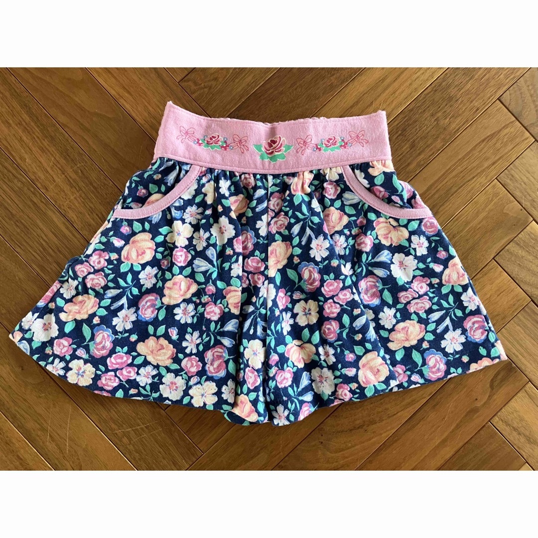 OshKosh(オシュコシュ)のoshkosh  ネイビー花柄キュロット　4T キッズ/ベビー/マタニティのキッズ服女の子用(90cm~)(パンツ/スパッツ)の商品写真