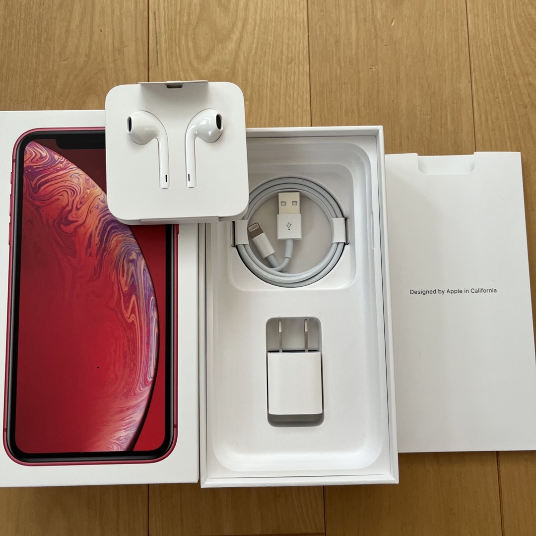 iPhone XR 箱と純正イヤホン・充電コードアダプター付属　未使用品