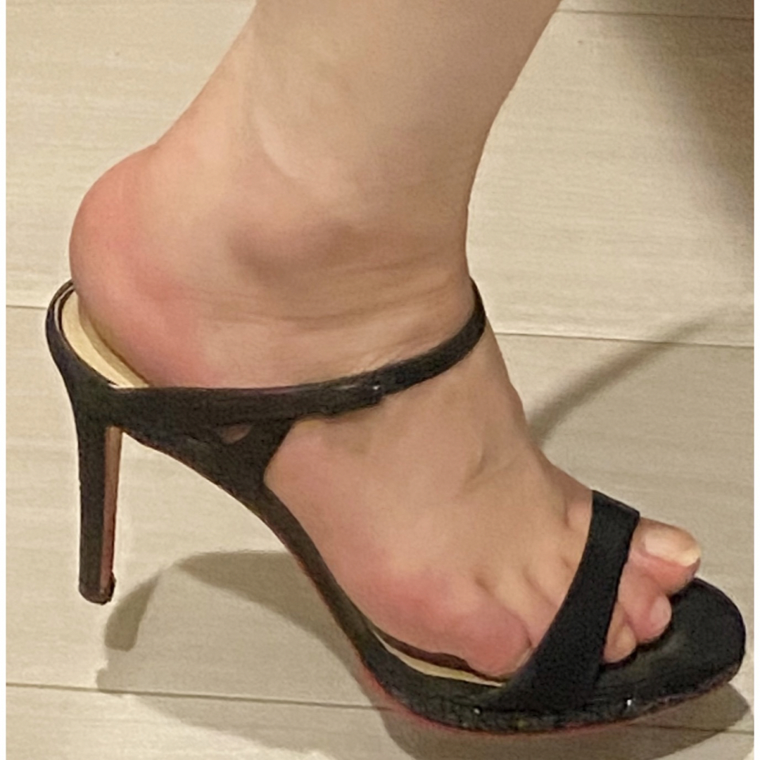 DIANA(ダイアナ)のダイアナ DIANA 黒 ブラック ストラップ 美脚 ヒール サンダル レディースの靴/シューズ(サンダル)の商品写真