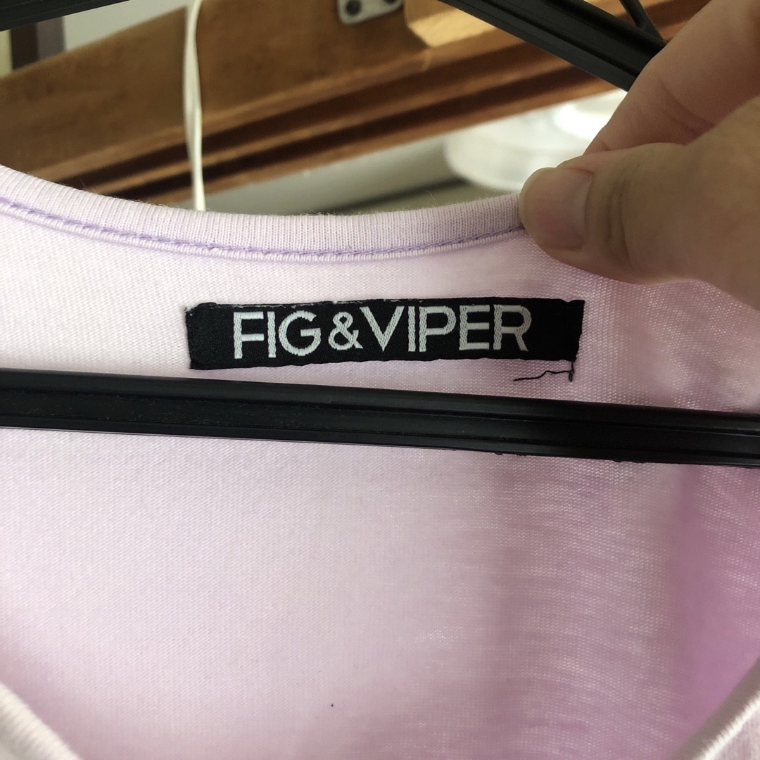 FIG&VIPER(フィグアンドヴァイパー)のfig＆viper ロゴ入りＴシャツ パープル レディースのトップス(Tシャツ(半袖/袖なし))の商品写真