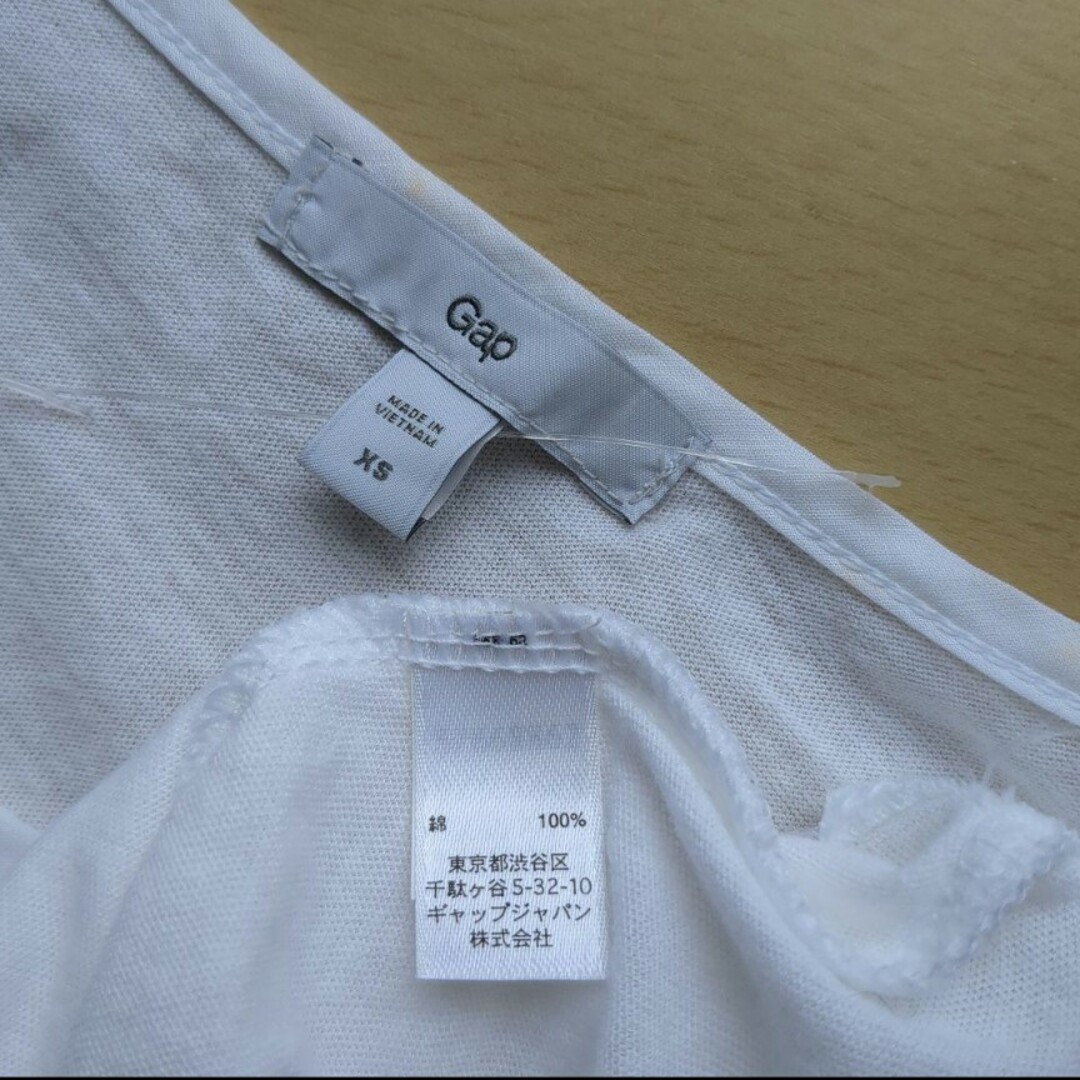 GAP(ギャップ)のGAP 蝶々　刺繡　フリル袖　フレンチスリーブ　Tシャツ　白　刺し子　バタフライ レディースのトップス(Tシャツ(半袖/袖なし))の商品写真