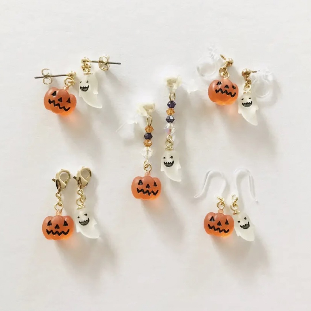 ピアス【おばけとかぼちゃのハンドメイドハロウィンピアス】Halloweenの通販 by Ririaju's shop｜ラクマ