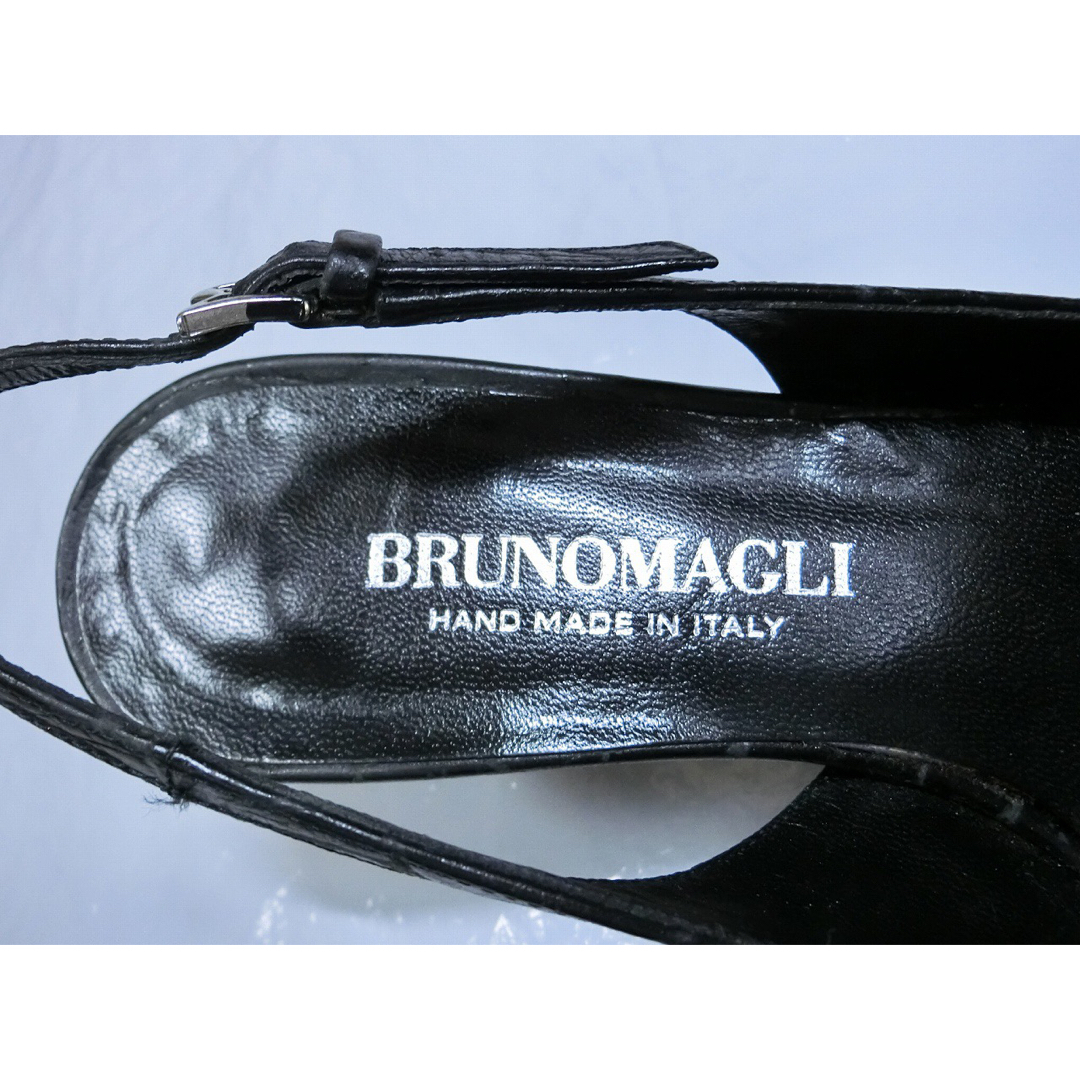 BRUNOMAGLI(ブルーノマリ)のBRUNOMAGLI ブルーノマリ　黒いスコッチのバックバンドパンプス 33.5 レディースの靴/シューズ(ハイヒール/パンプス)の商品写真