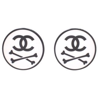 シャネル(CHANEL)のシャネルイヤリング ココマーク スカルボーン イヤリング プラスチック メタル ホワイト白シロ ブラック黒 40802066190(イヤリング)