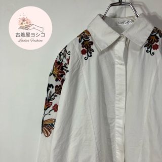 【長袖シャツ　フラワー　蝶々　刺繍デザイン　ワイドシルエット　ホワイト　古着】(シャツ/ブラウス(長袖/七分))