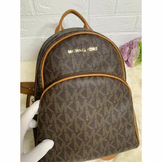 新品*マイケルコース*モノグラムバックパック*リュック*ストライプ　ホワイト