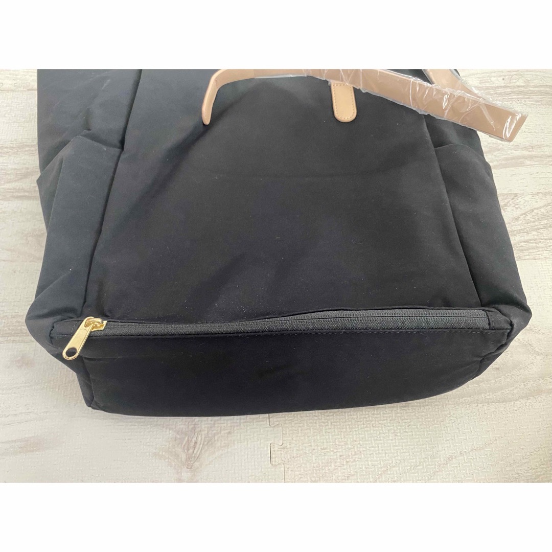 新品未使用　トートバッグ　黒　 撥水加工　 10個のポケット付き レディースのバッグ(トートバッグ)の商品写真