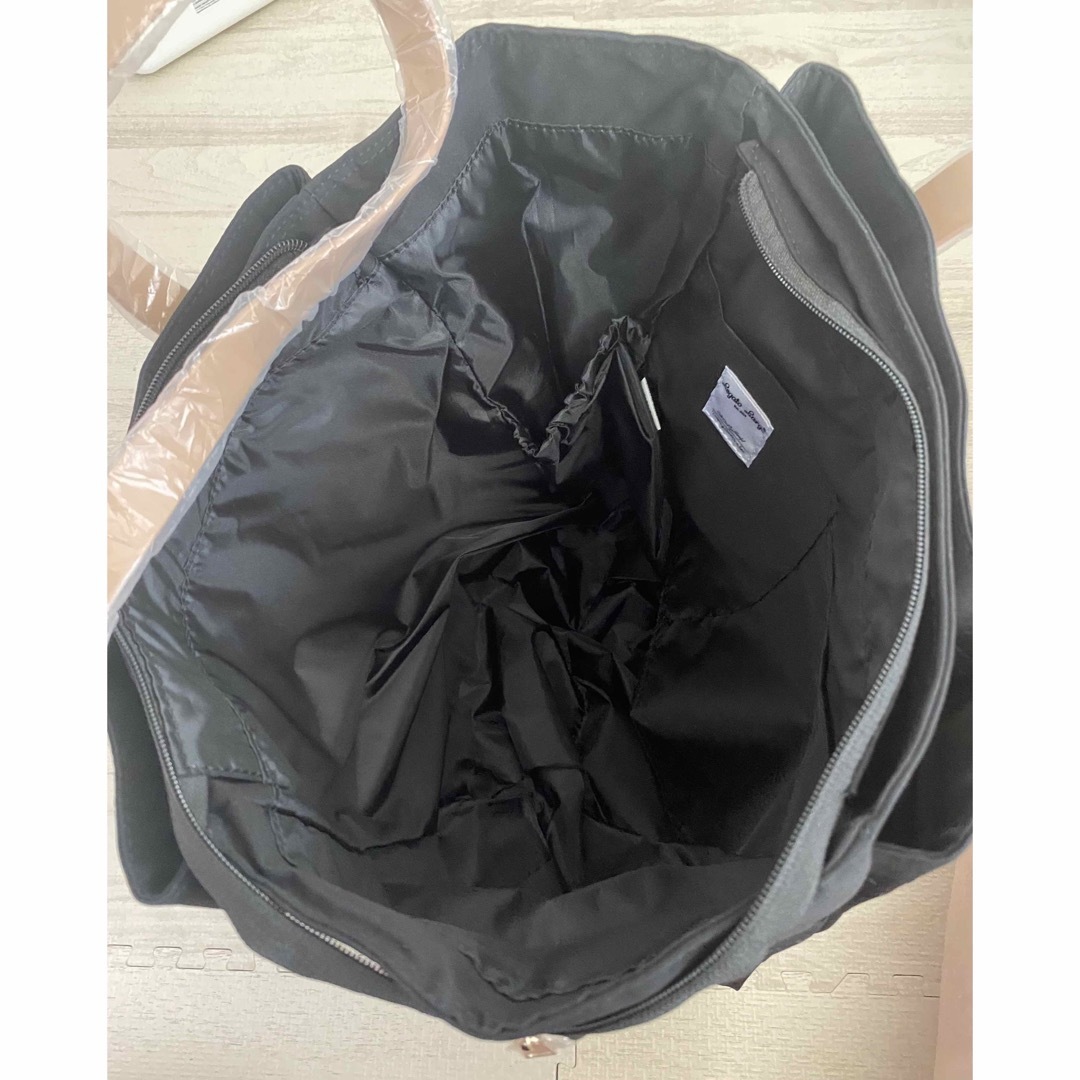 新品未使用　トートバッグ　黒　 撥水加工　 10個のポケット付き レディースのバッグ(トートバッグ)の商品写真