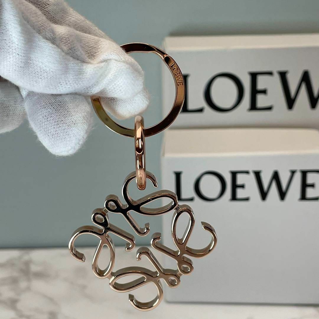 LOEWE(ロエベ)のロエベ LOEWE アナグラム キーリング ローズゴールド 現行販売モデル レディースのアクセサリー(チャーム)の商品写真